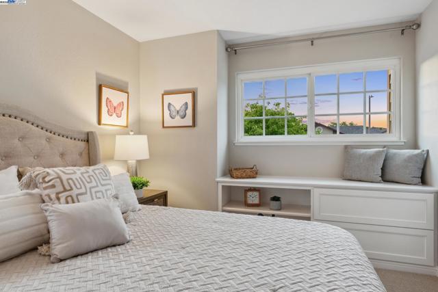 82 Applegate Way, Alameda CA: https://media.crmls.org/mediaz/9deeef4f-503f-4edb-ac9f-c336450f889a.jpg
