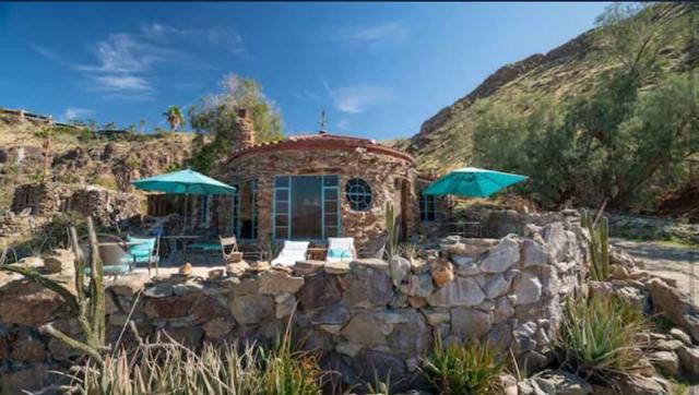 2540 S Araby Drive, Palm Springs CA: https://media.crmls.org/mediaz/9df00d5f-57b9-4539-9a70-b9743e886958.jpg