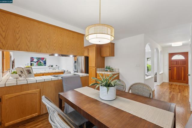 1752 Berrywood Ct, Concord CA: https://media.crmls.org/mediaz/9df03ca6-0d52-487b-8b1c-8d60c42c3a20.jpg