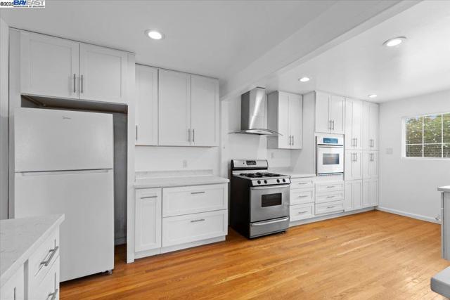 19650 San Miguel Ave, Castro Valley CA: https://media.crmls.org/mediaz/9df04ac0-36ce-416b-a373-f14cd0de8bc8.jpg