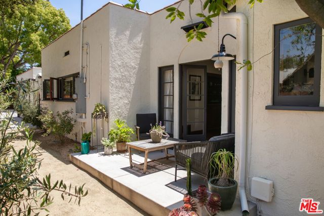 898 N Chester Avenue, Pasadena CA: https://media.crmls.org/mediaz/9df0bdab-ad3f-4e39-8aed-5b1ae027229c.jpg