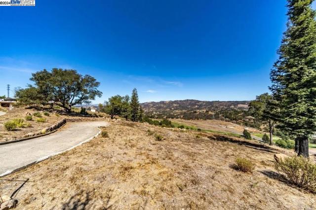 Image 4 of 17 For 3824 Skyfarm Dr