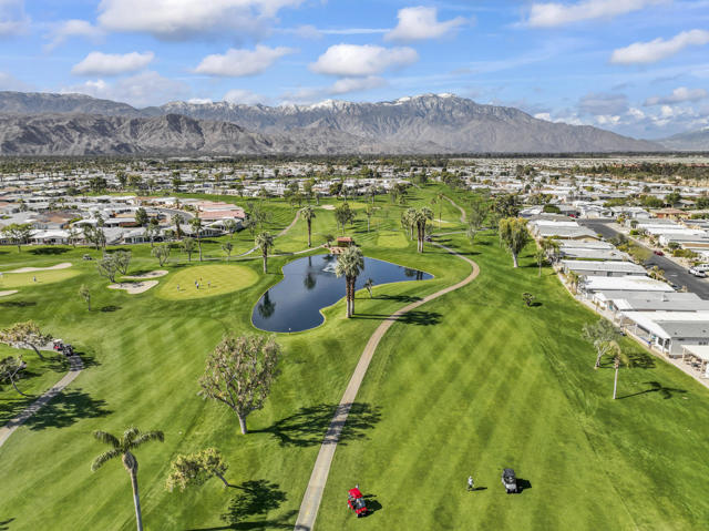 38525 Desert Greens E Drive, Palm Desert CA: https://media.crmls.org/mediaz/9df188ac-2e86-4510-9b70-17134519577f.jpg