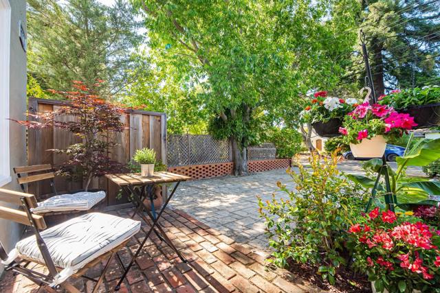 766 Nash Avenue, Menlo Park CA: https://media.crmls.org/mediaz/9df1a651-2f70-4017-a085-9241d392da76.jpg