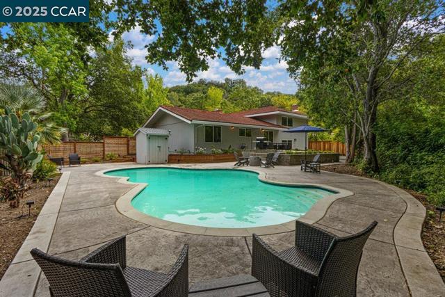 2027 Mohawk Dr, Pleasant Hill CA: https://media.crmls.org/mediaz/9df1e53b-0c02-4ed0-9049-edba85180dec.jpg