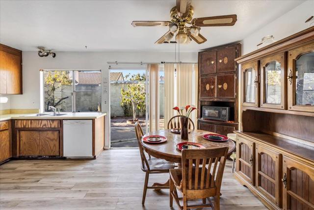 1607 Cuevas Circle, Salinas CA: https://media.crmls.org/mediaz/9df202f5-b6c9-4b10-8056-df8c0aba2803.jpg