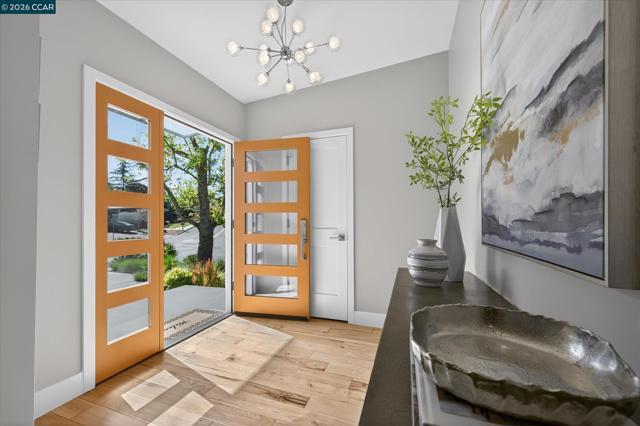 31 Ivy Dr, Orinda CA: https://media.crmls.org/mediaz/9df28b66-5901-4aee-9c58-49b2be0f8b70.jpg