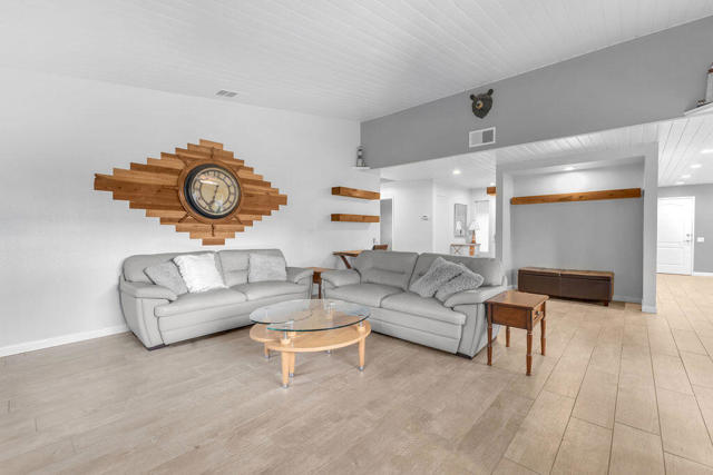 Image 9 of 47 For 40529 Meadow Lane