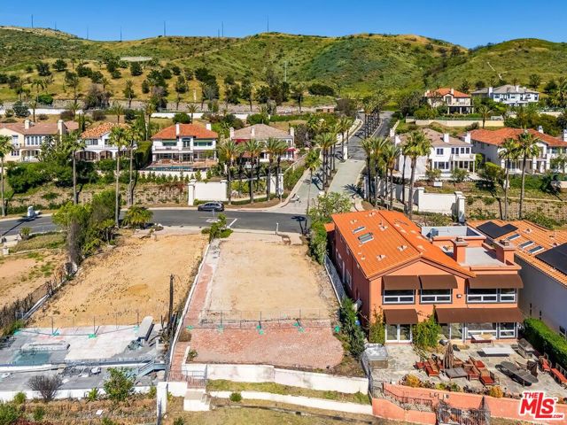 1648 Chastain, Pacific Palisades CA: https://media.crmls.org/mediaz/9df31f5c-7f01-4292-a74a-500bc22880a5.jpg