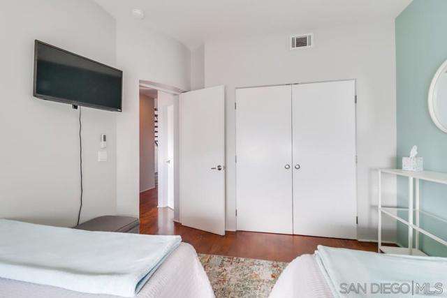 1016 1st St, Coronado CA: https://media.crmls.org/mediaz/9df32324-d92b-4123-a5d8-2edbd89f2356.jpg