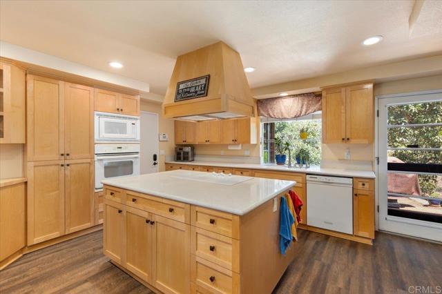 Detail Gallery Image 33 of 60 For 945 El Paseo, Vista,  CA 92084 - 4 Beds | 3 Baths