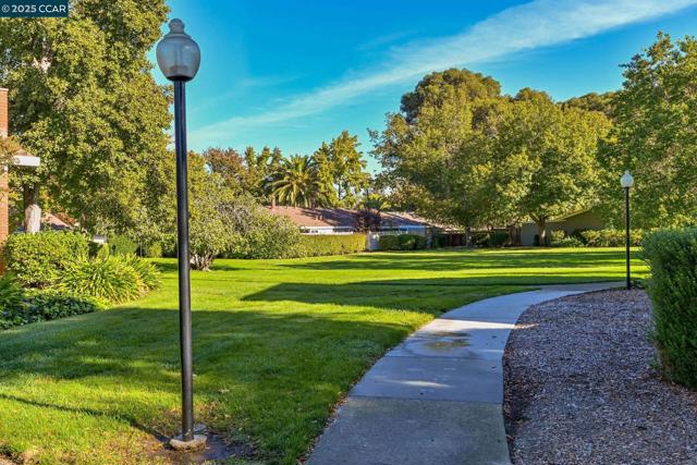 2830 Royal Ann Ln, Concord CA: https://media.crmls.org/mediaz/9df39458-e5f1-4b7c-b412-2f24d6bbc86c.jpg