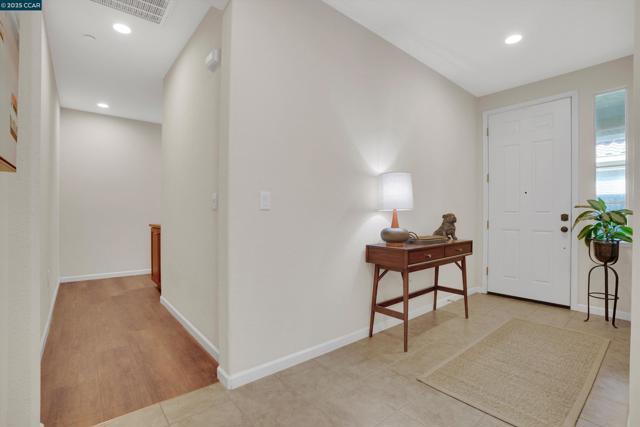 8275 Brookhaven Cir, Discovery Bay CA: https://media.crmls.org/mediaz/9df3a764-61ff-4f8d-87e5-d6fc4dfac67d.jpg