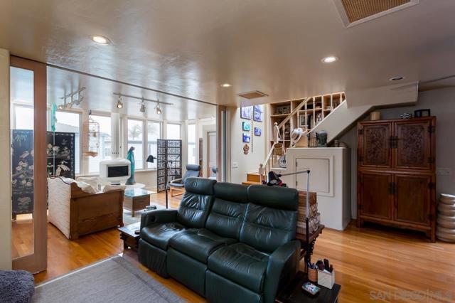 722 724 San Luis Rey Place, San Diego CA: https://media.crmls.org/mediaz/9df3fc9c-bea4-4d09-b8d4-5ed010dfe497.jpg