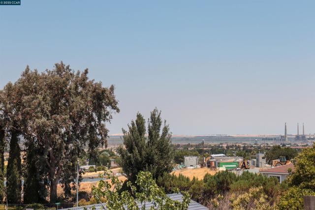 3804 Malibu, Pittsburg CA: https://media.crmls.org/mediaz/9df46a41-06ca-421f-94d8-b16d8b3a8640.jpg