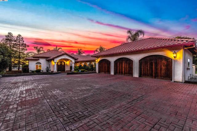 4224 Greenville Rd, Livermore CA: https://media.crmls.org/mediaz/9df48b5d-06f5-49f1-ab93-3d4f366cbf27.jpg