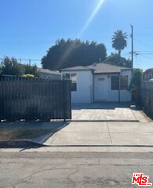 2114 Oris Street, Compton, California 90222, 2 Bedrooms Bedrooms, ,1 BathroomBathrooms,Single Family Residence,For Sale,Oris,24464821