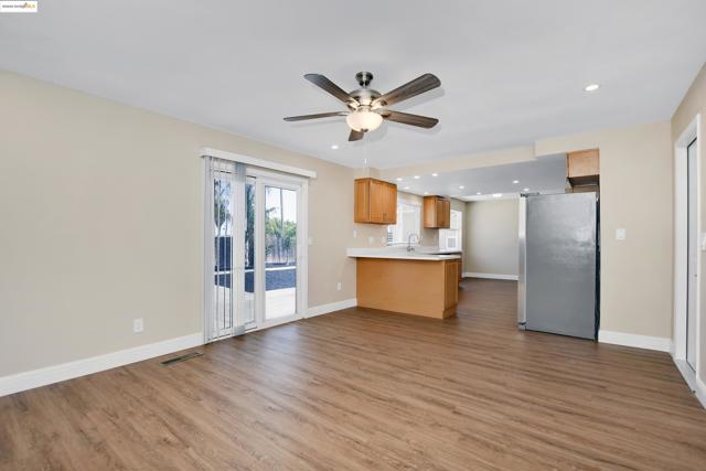 2086 Oakridge Ln, Pittsburg CA: https://media.crmls.org/mediaz/9df57fcc-c9e4-4979-a1ea-513ac39cc1ce.jpg