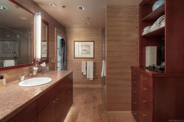 700 W Harbor Dr, San Diego CA: https://media.crmls.org/mediaz/9df58f07-f68e-47fc-92ca-1964efc1c33a.jpg