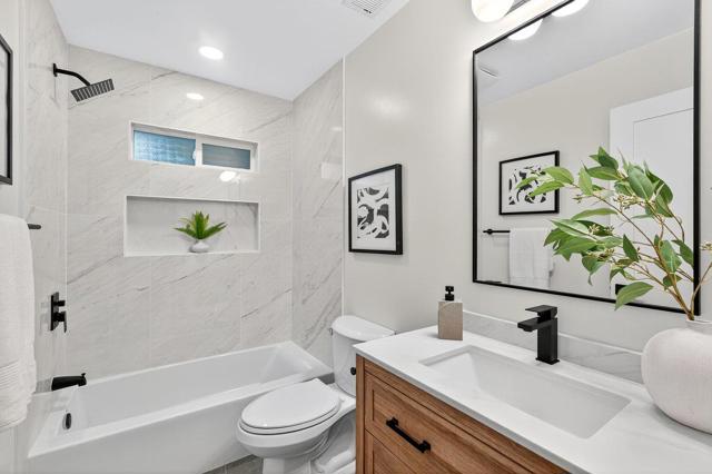 430 Gilbert Avenue, Menlo Park CA: https://media.crmls.org/mediaz/9df6c6a6-b0b8-4fd4-b0ad-fb81b04056e8.jpg