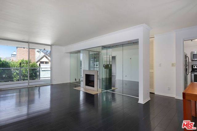723 Palisades Beach Road, Santa Monica CA: https://media.crmls.org/mediaz/9df75ef5-6e45-421c-8974-d714433c4c80.jpg