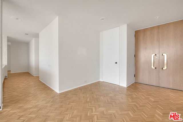 9255 Doheny Road, West Hollywood CA: https://media.crmls.org/mediaz/9df7690a-46ec-40b1-b993-87dcac90f06e.jpg