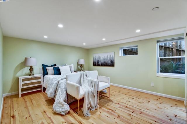 148 Auburn St, San Rafael CA: https://media.crmls.org/mediaz/9df79290-027e-4f62-a92a-c90016105131.jpg