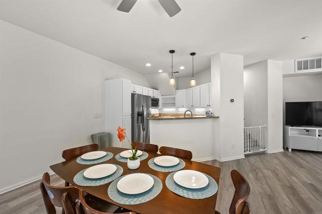 7715 El Cajon Boulevard, La Mesa CA: https://media.crmls.org/mediaz/9df7fb33-1037-4cfe-bbd4-10a882a59b81.jpg