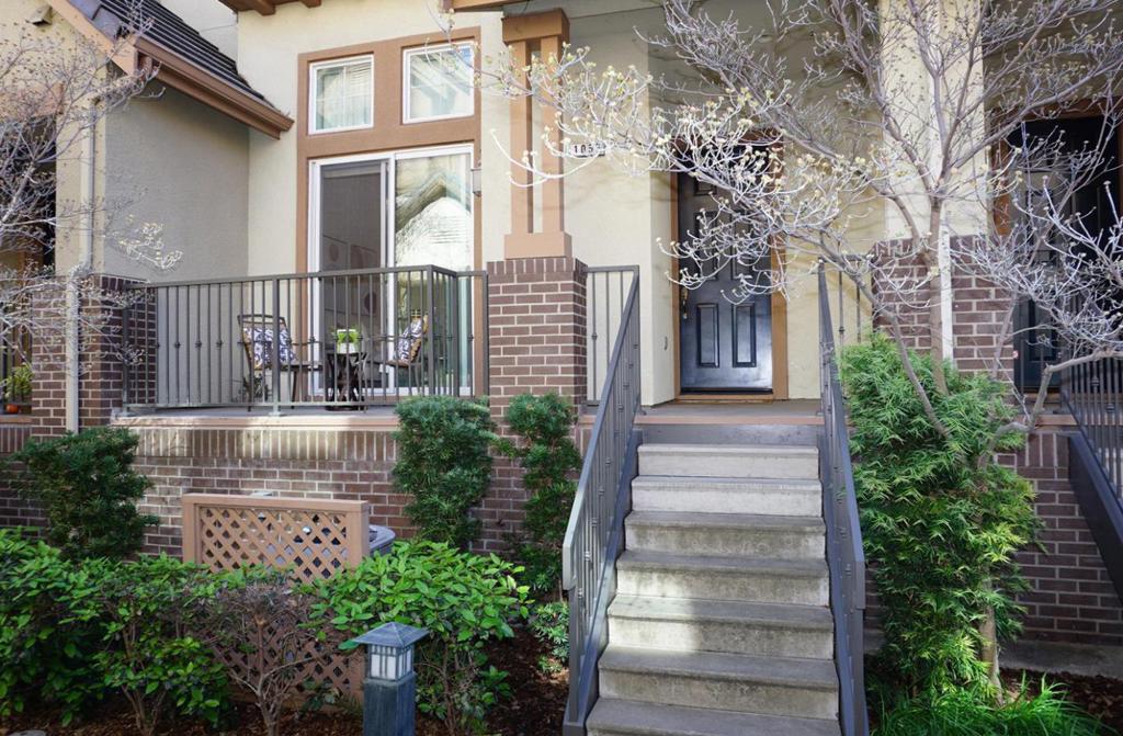 1059 Sapphire Terrace