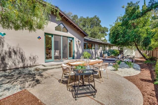 1625 Hazelaar Way, Los Altos CA: https://media.crmls.org/mediaz/9df964b6-bb9a-4c05-8160-128f466d6f6c.jpg