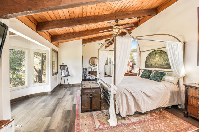 356 E Carlisle Road, Thousand Oaks CA: https://media.crmls.org/mediaz/9dfa44dd-79f4-4bd6-a8bf-e9e6c880acad.jpg