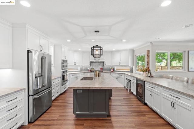 5521 Lanai Ct, Discovery Bay CA: https://media.crmls.org/mediaz/9dfa4f62-932e-4105-88d4-6addcbba298b.jpg