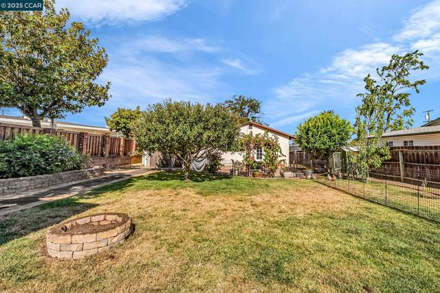 3412 Flamingo Dr, Concord CA: https://media.crmls.org/mediaz/9dfac058-07f6-4c3b-b658-74f19b0607c3.jpg