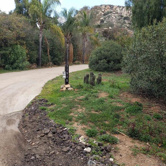 11535 Rocky Ln, Lakeside CA: https://media.crmls.org/mediaz/9dfad7fc-bbcf-4017-a506-3aedf50e1696.jpg
