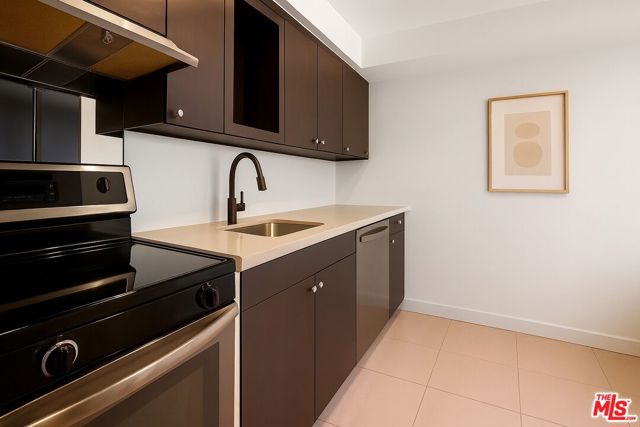 7250 Franklin Avenue, Los Angeles CA: https://media.crmls.org/mediaz/9dfb360d-a11c-4e6c-a8fd-691a70213847.jpg