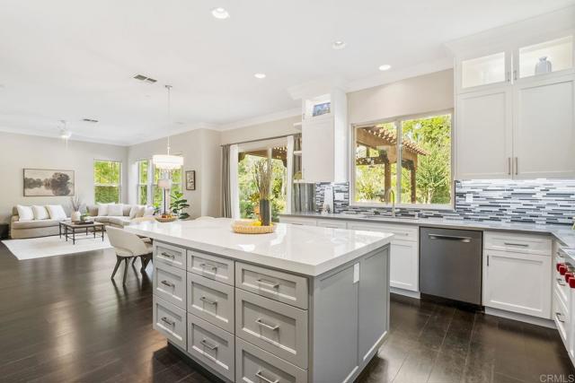 Detail Gallery Image 19 of 68 For 14773 via Bettona, San Diego,  CA 92127 - 4 Beds | 4/1 Baths