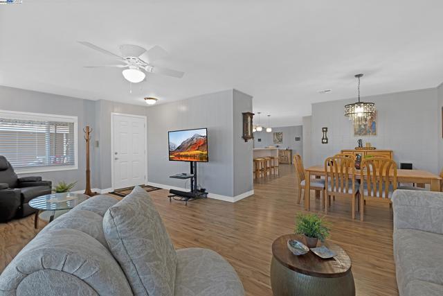 29360 Middleborough Way, Hayward CA: https://media.crmls.org/mediaz/9dfbadf7-3cde-4e28-97cb-14d31bfe1b4d.jpg
