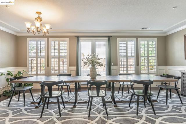 43 Sorrel Ct, Oakley CA: https://media.crmls.org/mediaz/9dfbd5e5-3ad0-408a-be23-c6509dfbe484.jpg