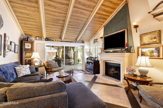 178 Sailwind Court, Simi Valley CA: https://media.crmls.org/mediaz/9dfbefcf-a079-47fd-a864-1c50218ac550.jpg