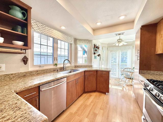 543 Rockport Ct, Encinitas CA: https://media.crmls.org/mediaz/9dfc3edc-cee4-490f-b3cb-e72efe61ca7b.jpg