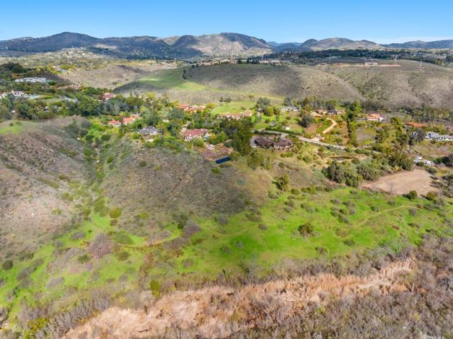 16574 Zumaque, Rancho Santa Fe CA: https://media.crmls.org/mediaz/9dfc5991-be1d-4158-84e6-3c76275f269e.jpg