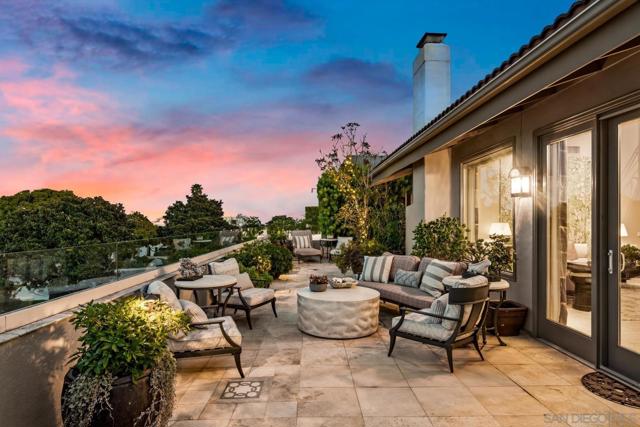 2885 Caminito Merion, La Jolla CA: https://media.crmls.org/mediaz/9dfcc462-d7e0-45aa-b7b7-17122c088843.jpg