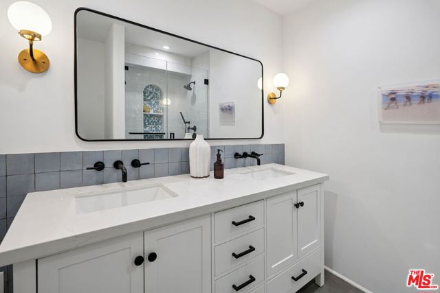 950 N Holliston Avenue, Pasadena CA: https://media.crmls.org/mediaz/9dfd6bd8-7980-479f-abdb-89d60a5a7b3f.jpg