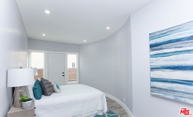 433 S Wilton Place, Los Angeles CA: https://media.crmls.org/mediaz/9dfd859a-ff40-4dc2-9fa9-3b5352ba155d.jpg