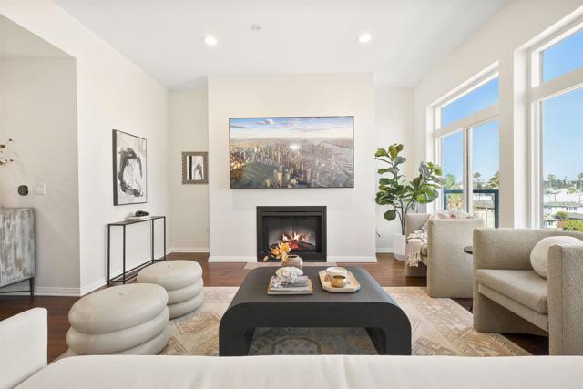 301 Mission Avenue, Oceanside CA: https://media.crmls.org/mediaz/9dfdc301-2fcb-4f9f-9c53-e8a6c2939f8a.jpg