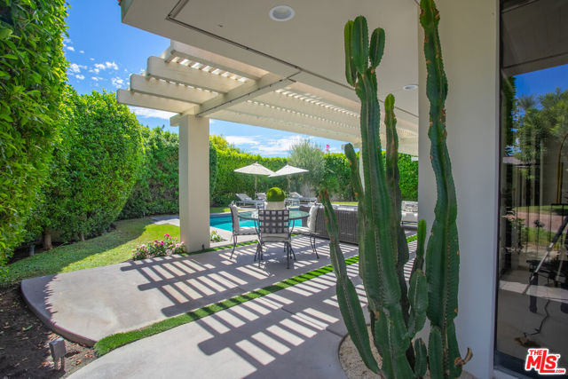 6 Exeter Court, Rancho Mirage CA: https://media.crmls.org/mediaz/9dfdc6b1-0fdf-4659-9e4d-8aa84050e429.jpg