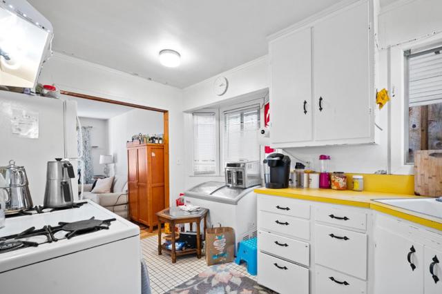 2066 Sterling Avenue, Menlo Park CA: https://media.crmls.org/mediaz/9dfe6be3-ea5a-431a-b5f0-5f8cd9b71c8f.jpg