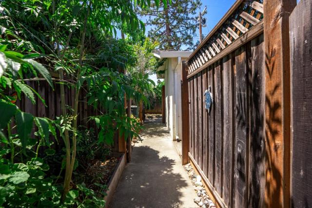17541756 Plaza Court, Mountain View CA: https://media.crmls.org/mediaz/9dfe89d3-7a48-417b-be74-df9490d100e8.jpg