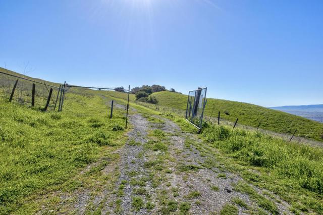 0 Bella Madeira Lane, San Jose CA: https://media.crmls.org/mediaz/9dfea83a-7584-4f2f-a483-690719e2b17c.jpg