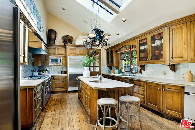130 S LAYTON Drive, Los Angeles CA: https://media.crmls.org/mediaz/9dfee7e1-f089-4a76-89b8-b95a8e028f0d.jpg
